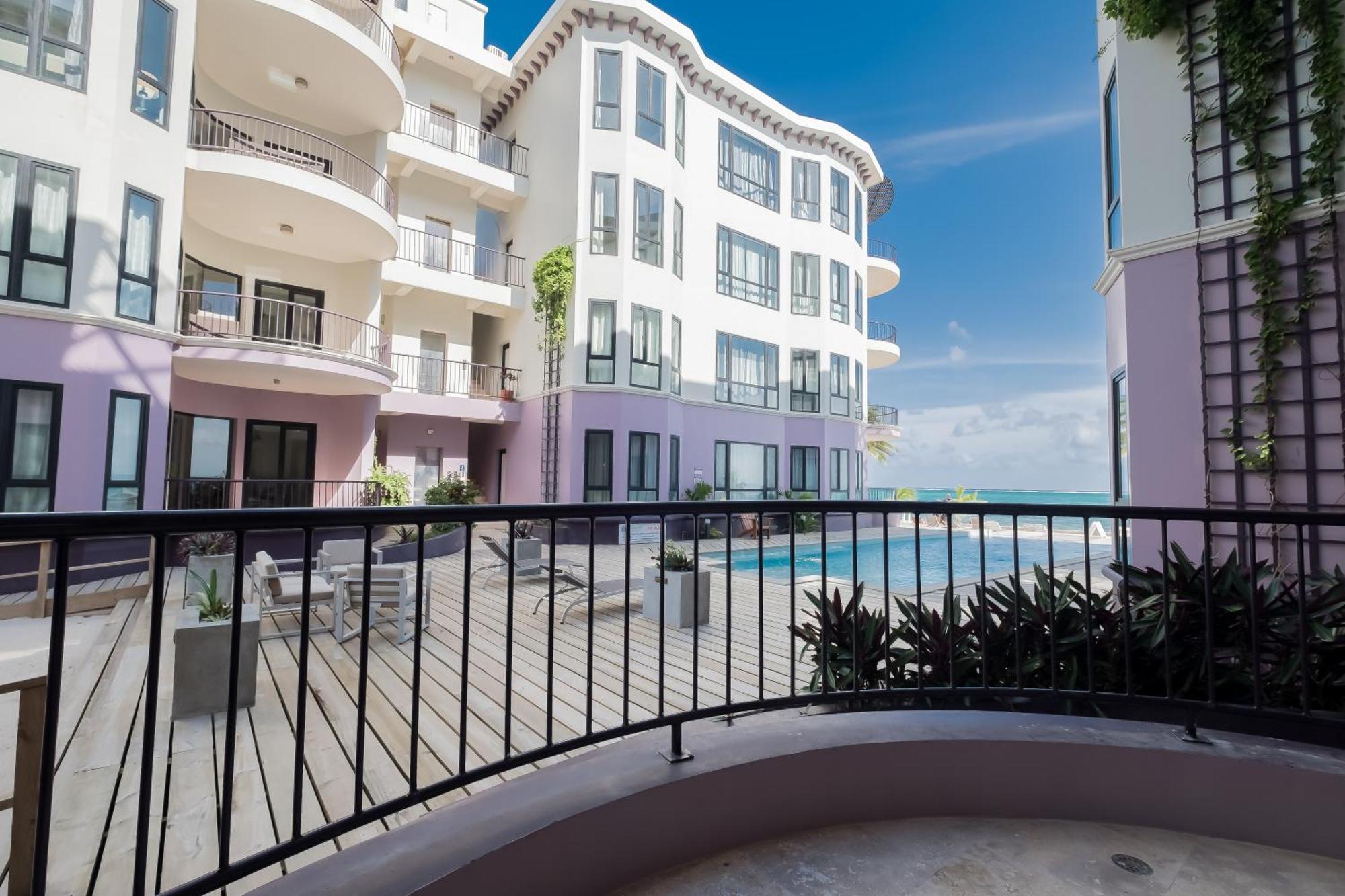 Diamante Beachfront Suites San Pedro  Exterior photo