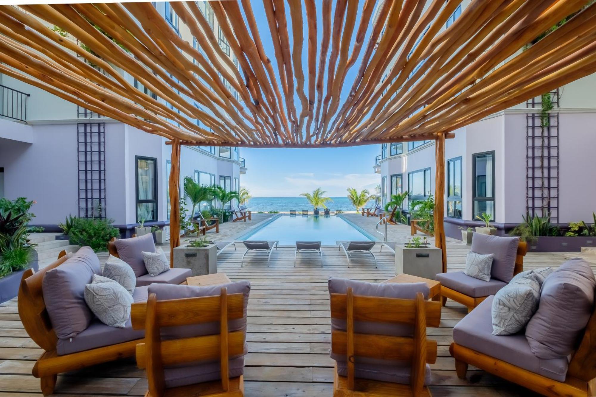 Diamante Beachfront Suites San Pedro  Exterior photo