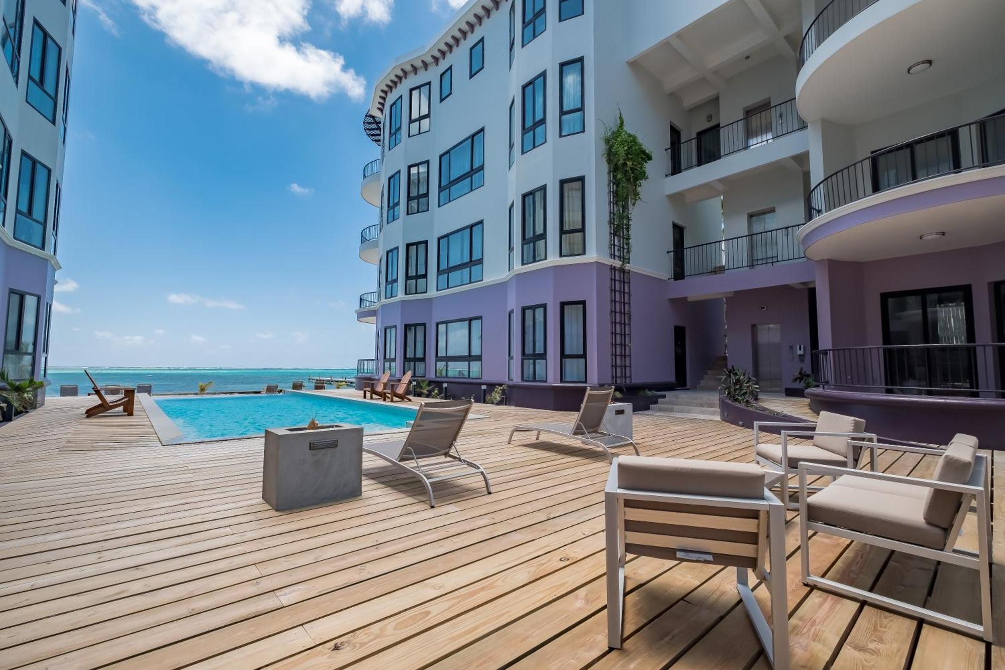Diamante Beachfront Suites San Pedro  Exterior photo