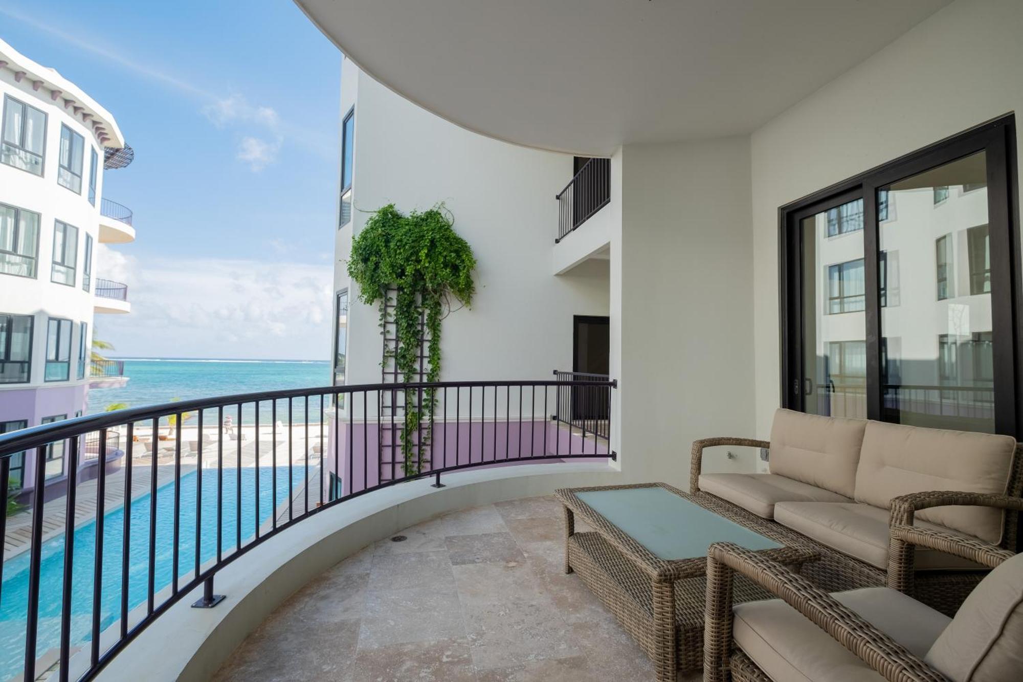 Diamante Beachfront Suites San Pedro  Exterior photo