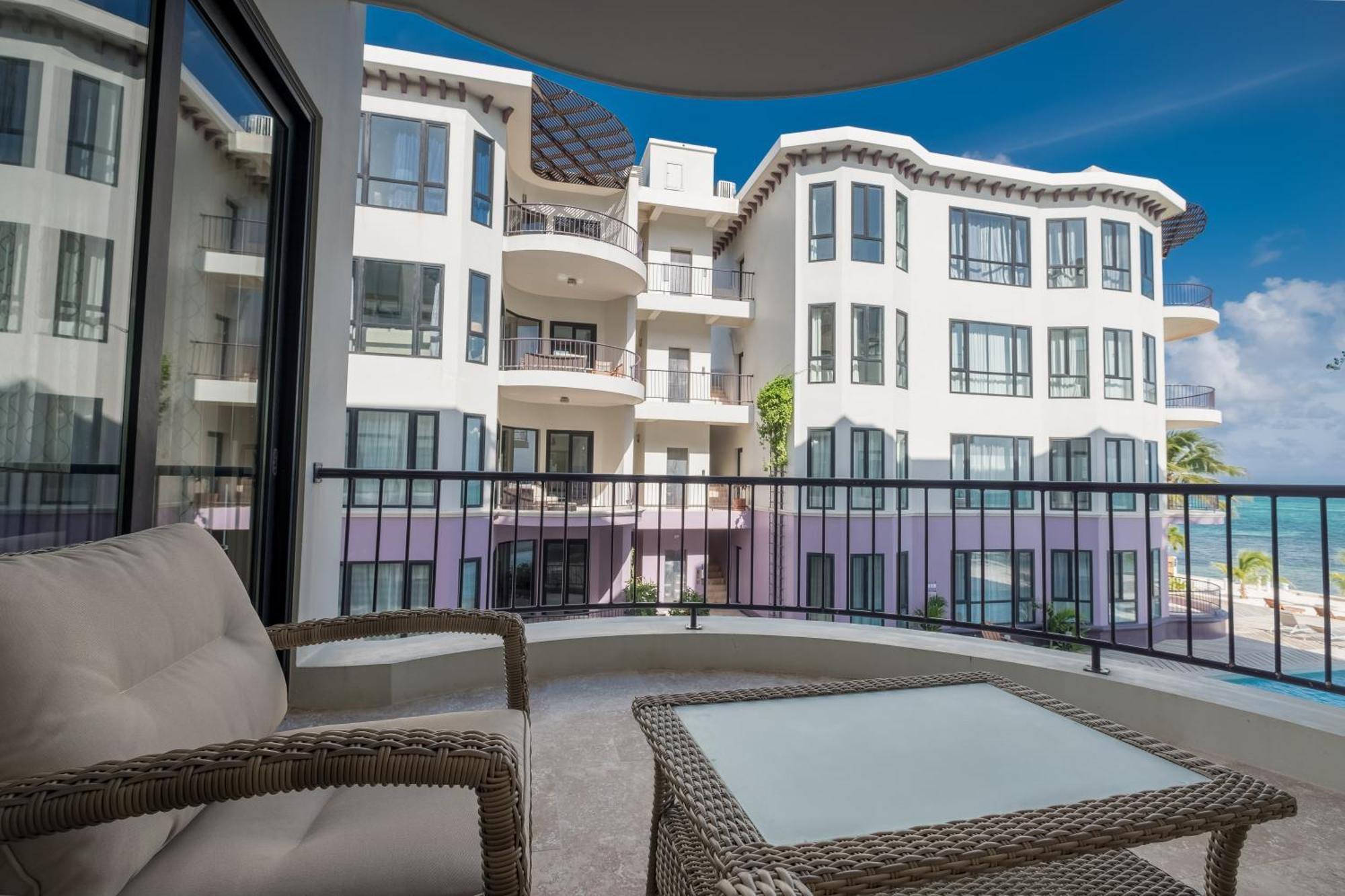 Diamante Beachfront Suites San Pedro  Exterior photo