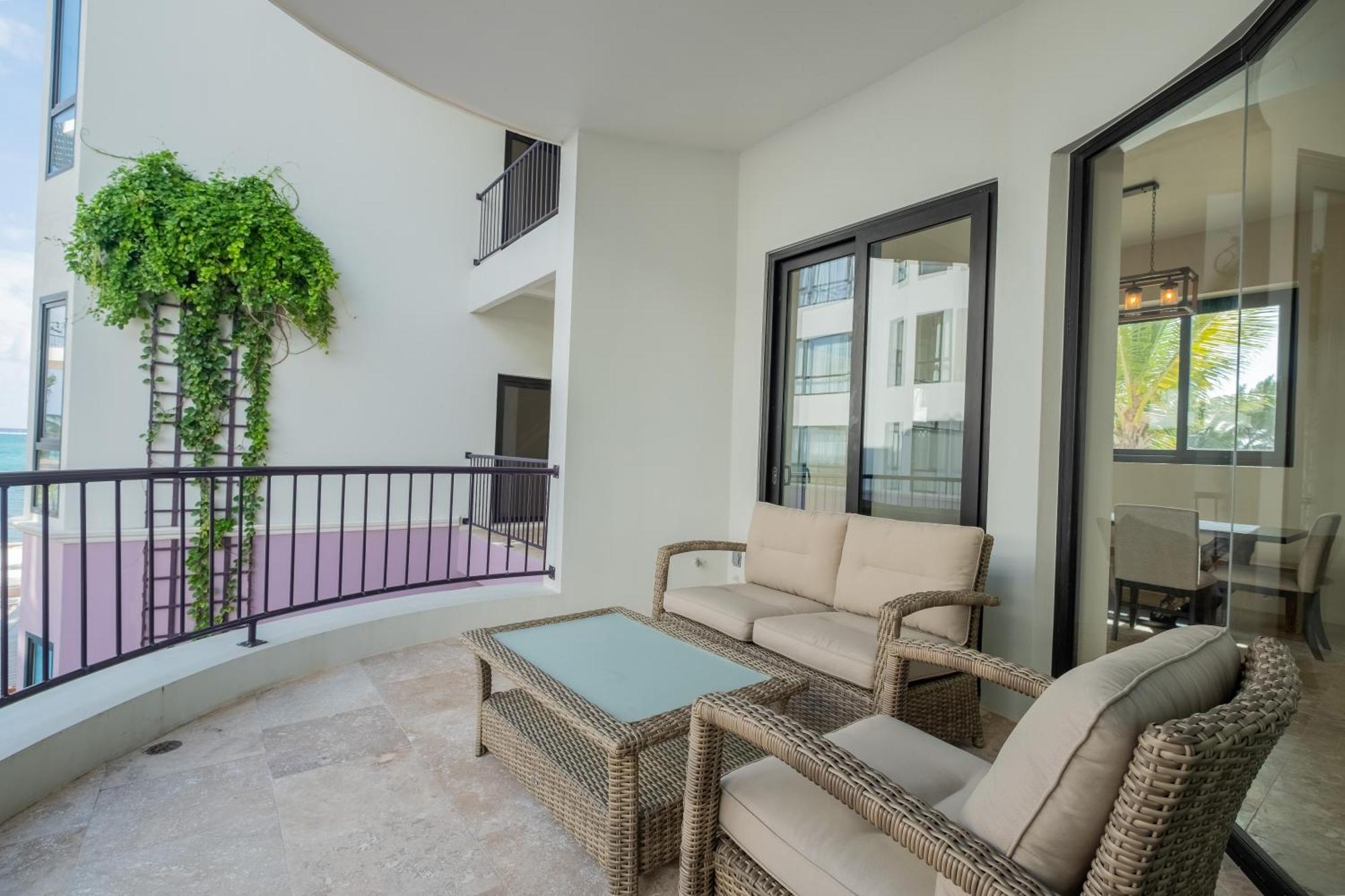 Diamante Beachfront Suites San Pedro  Exterior photo
